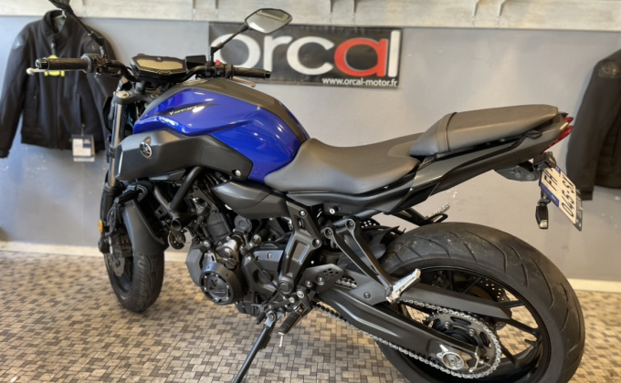 YAMAHA MT07 image 2