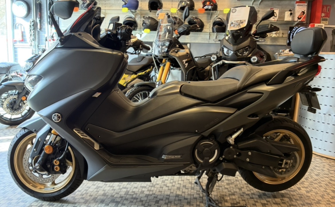 YAMAHA T-MAX 560 image 2