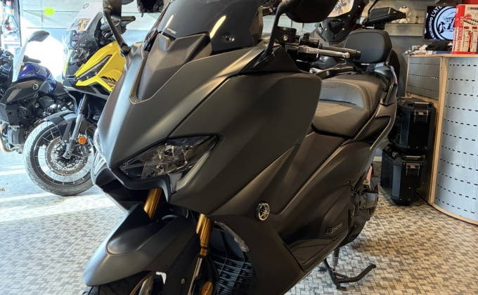 YAMAHA T-MAX 560 image 3