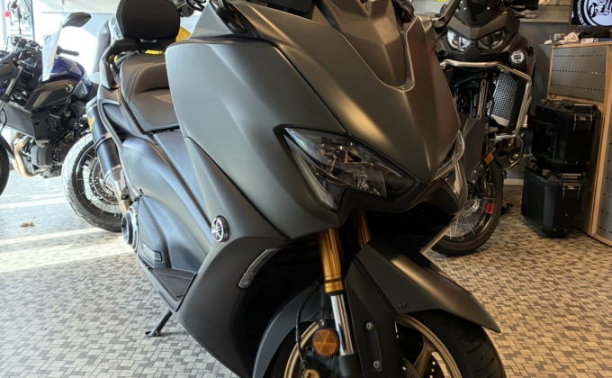 YAMAHA T-MAX 560 image 1
