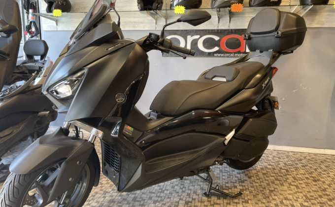 YAMAHA X-MAX 300 image 2