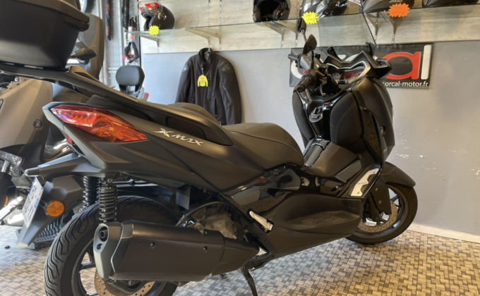 YAMAHA X-MAX 300 image 4
