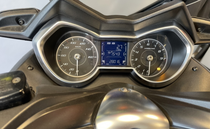 YAMAHA X-MAX 300 image 5